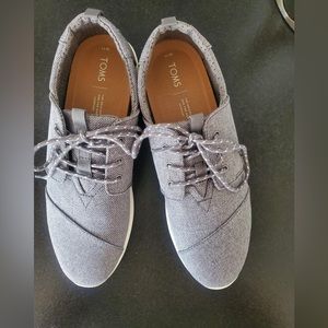 Never worn Tom’s sneakers